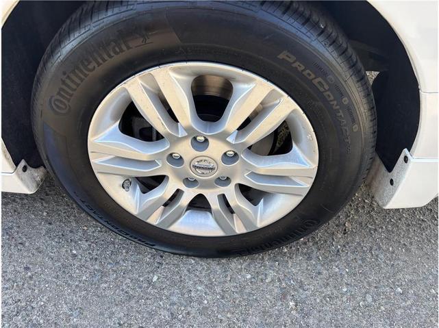 Photo of 2011 White Nissan Altima