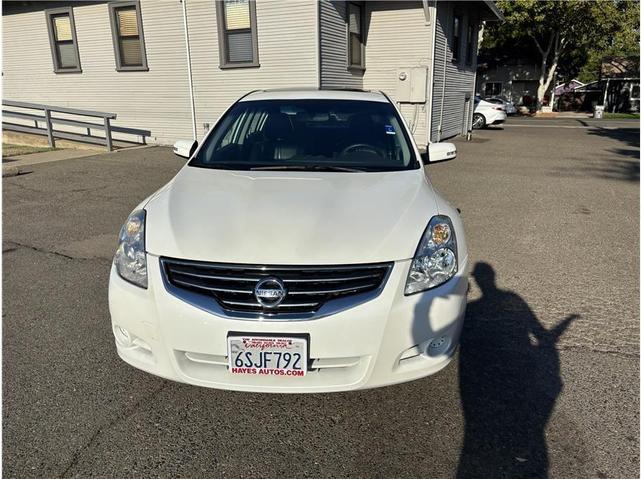 Photo of 2011 White Nissan Altima