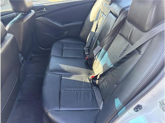 Photo of 2011 White Nissan Altima