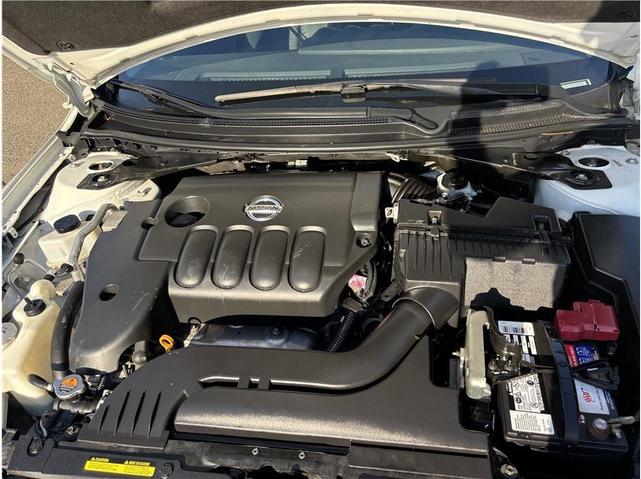 Photo of 2011 White Nissan Altima