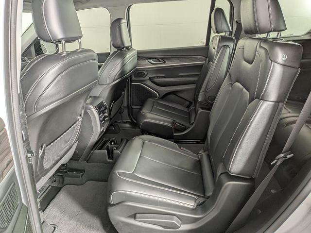 Photo of 2022 Bright White Clearcoat Jeep Grand Cherokee L