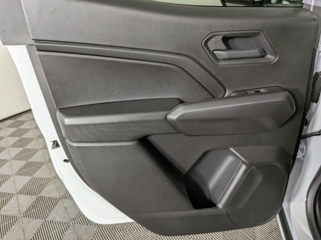 Photo of 2025 Summit White Chevrolet Colorado