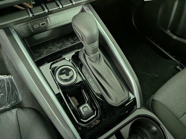 Photo of 2025 Summit White Chevrolet Colorado