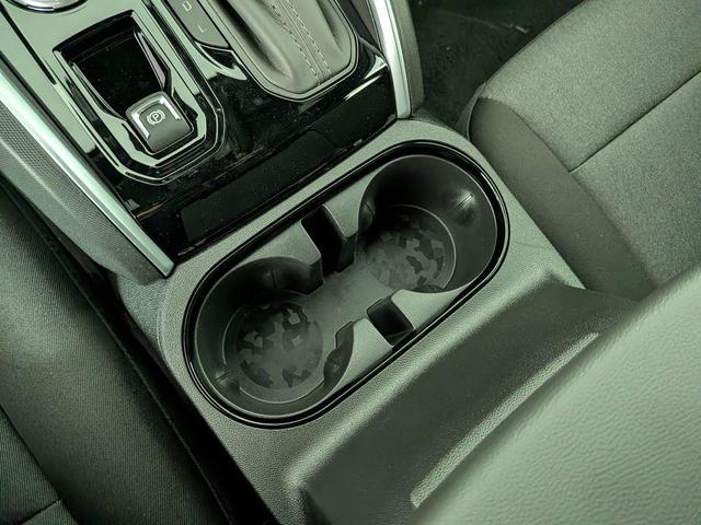 Photo of 2025 Summit White Chevrolet Colorado