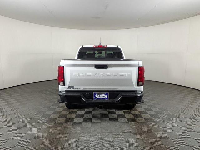 Photo of 2025 Summit White Chevrolet Colorado