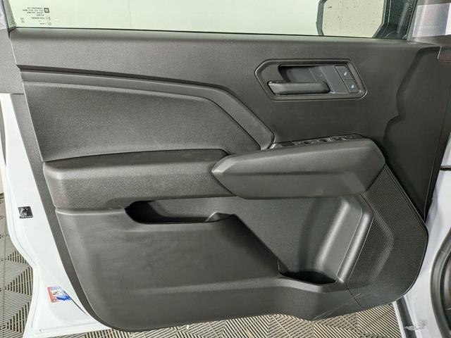 Photo of 2025 Summit White Chevrolet Colorado