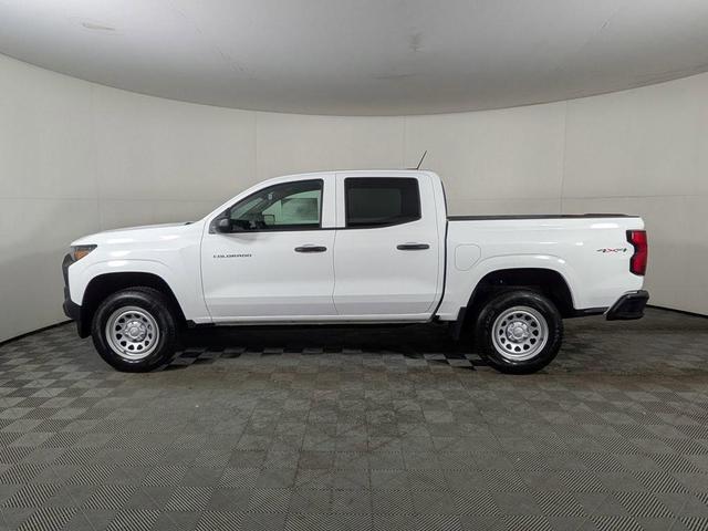 Photo of 2025 Summit White Chevrolet Colorado