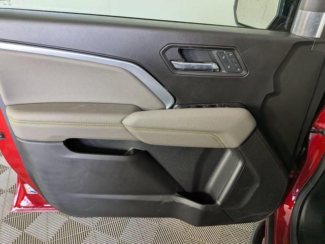 Photo of 2025 Radiant Red Chevrolet Colorado