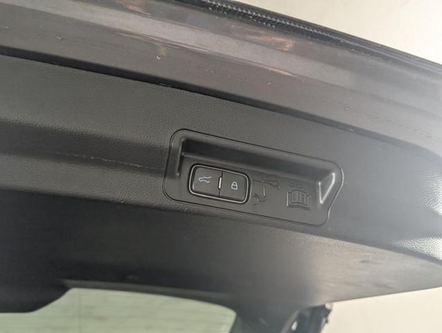 Photo of 2023 Gray Metallic Ford Explorer