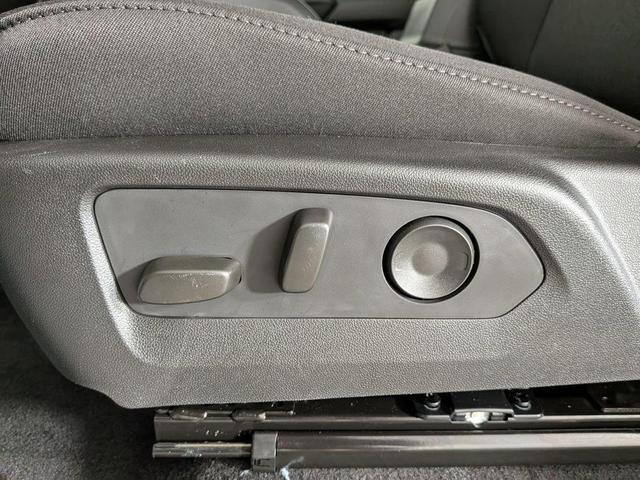 Photo of 2025 Summit White Chevrolet Colorado