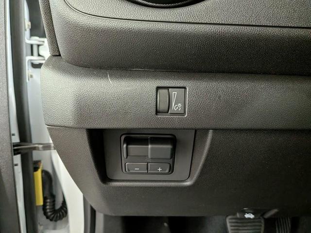 Photo of 2025 Summit White Chevrolet Colorado