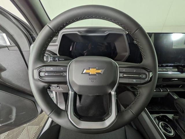 Photo of 2025 Summit White Chevrolet Colorado
