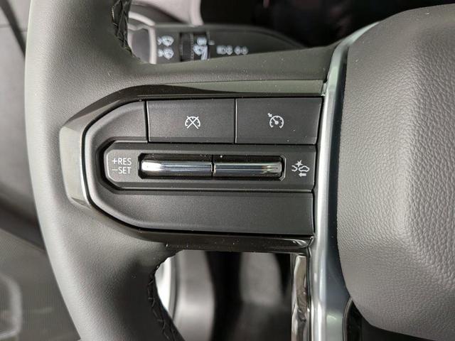 Photo of 2025 Summit White Chevrolet Colorado
