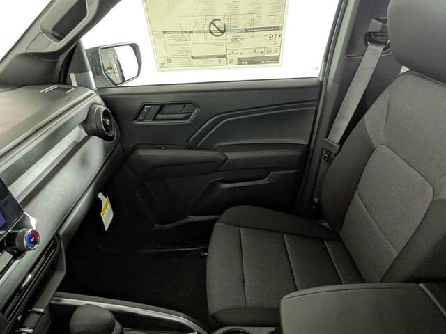 Photo of 2025 Summit White Chevrolet Colorado