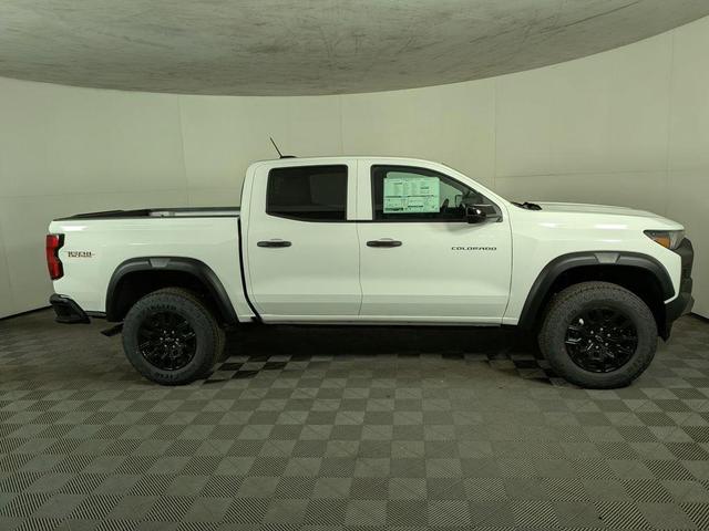 Photo of 2026 Summit White Chevrolet Colorado
