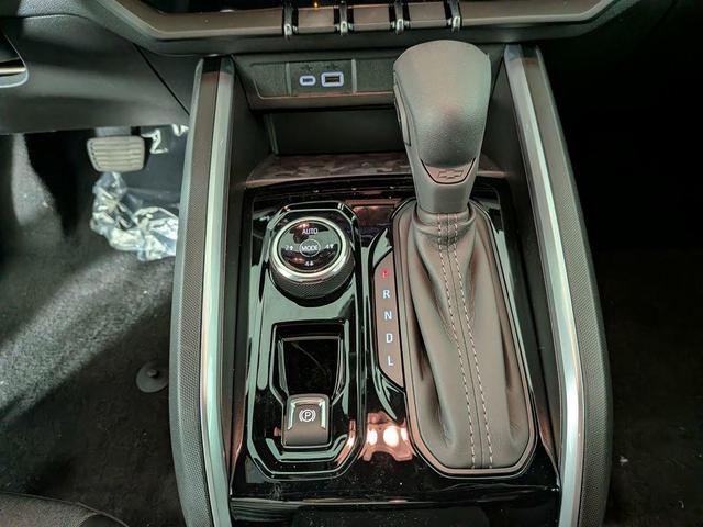 Photo of 2026 Summit White Chevrolet Colorado