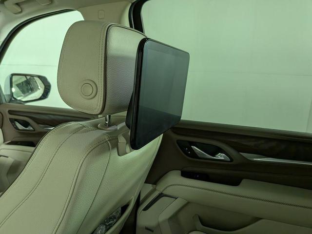 Photo of 2021 White Frost Tri-Coat GMC Yukon XL