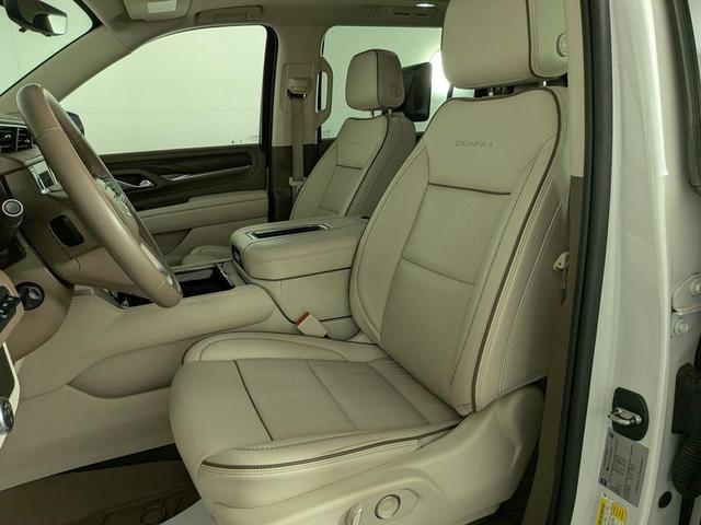 Photo of 2021 White Frost Tri-Coat GMC Yukon XL