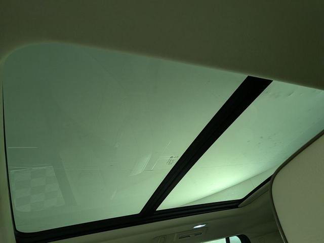 Photo of 2021 White Frost Tri-Coat GMC Yukon XL