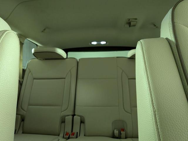 Photo of 2021 White Frost Tri-Coat GMC Yukon XL