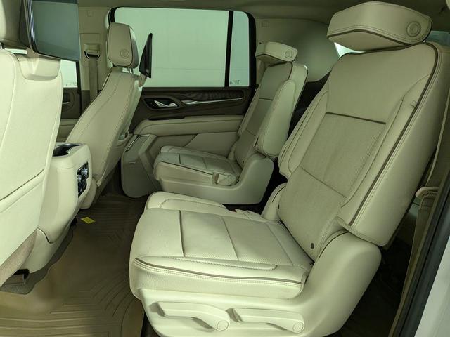 Photo of 2021 White Frost Tri-Coat GMC Yukon XL