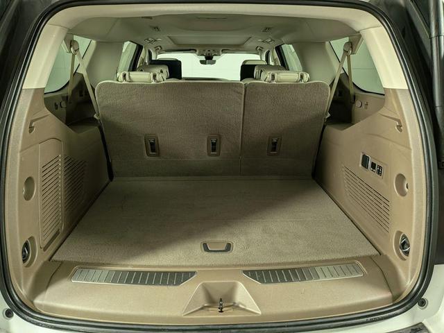 Photo of 2021 White Frost Tri-Coat GMC Yukon XL