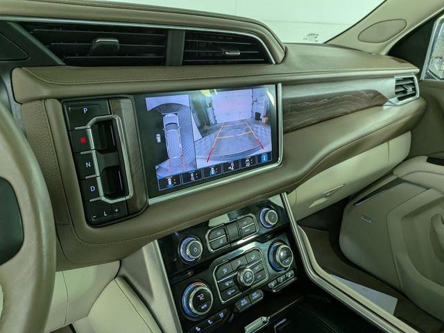 Photo of 2021 White Frost Tri-Coat GMC Yukon XL