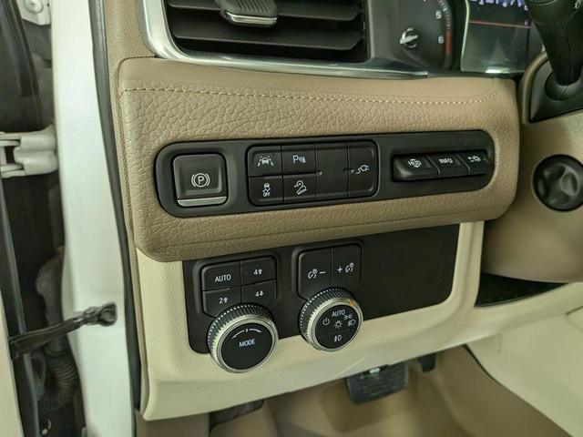 Photo of 2021 White Frost Tri-Coat GMC Yukon XL