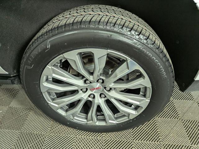Photo of 2021 White Frost Tri-Coat GMC Yukon XL