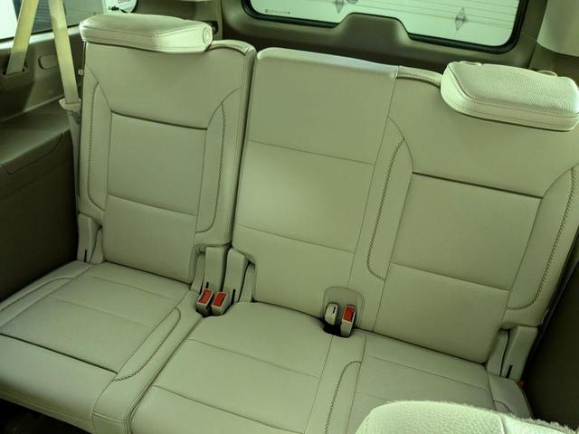 Photo of 2021 White Frost Tri-Coat GMC Yukon XL