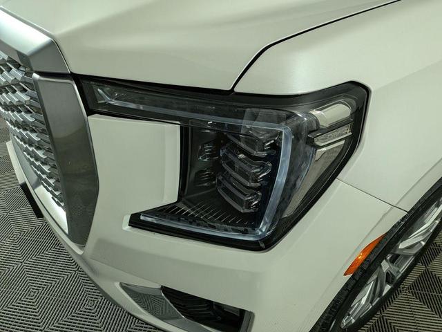 Photo of 2021 White Frost Tri-Coat GMC Yukon XL
