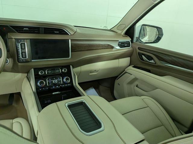 Photo of 2021 White Frost Tri-Coat GMC Yukon XL