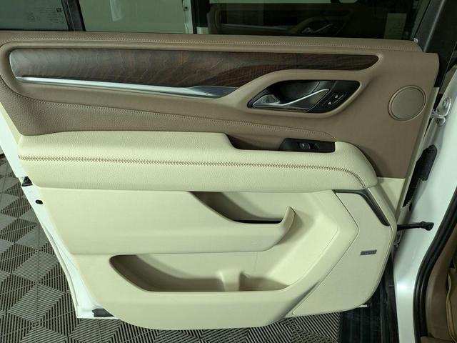 Photo of 2021 White Frost Tri-Coat GMC Yukon XL