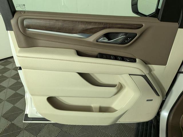 Photo of 2021 White Frost Tri-Coat GMC Yukon XL