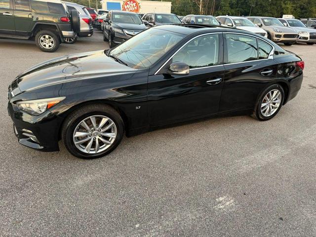 Photo of 2015 Black INFINITI Q50