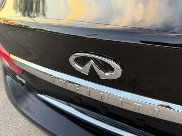 Photo of 2015 Black INFINITI Q50
