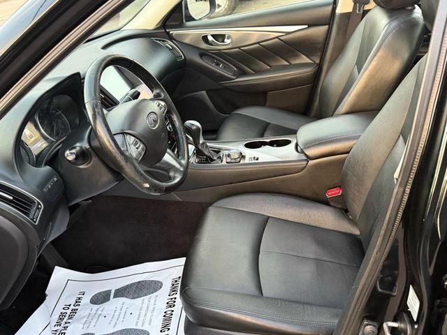 Photo of 2015 Black INFINITI Q50