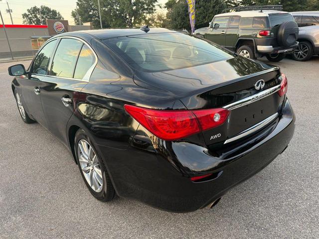 Photo of 2015 Black INFINITI Q50