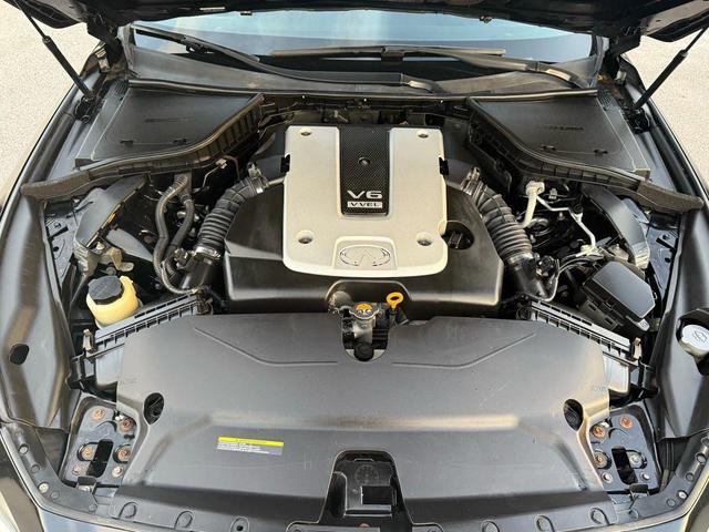 Photo of 2015 Black INFINITI Q50