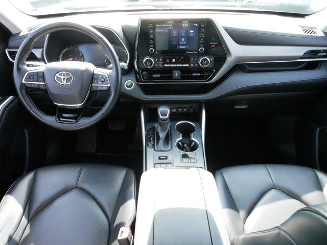 Photo of 2021 Magnetic Gray Metallic Toyota Highlander