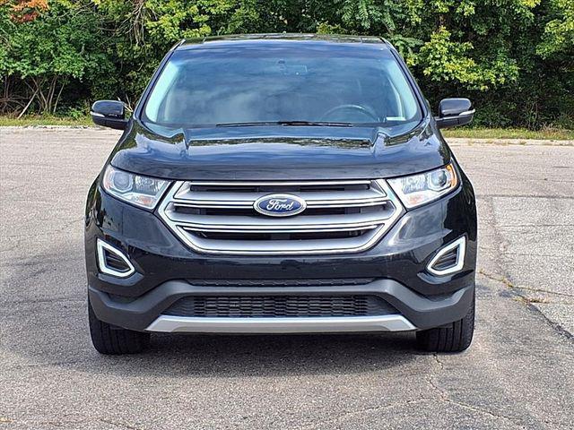 Photo of 2016 White Platinum Metallic Tri-Coat Ford Edge