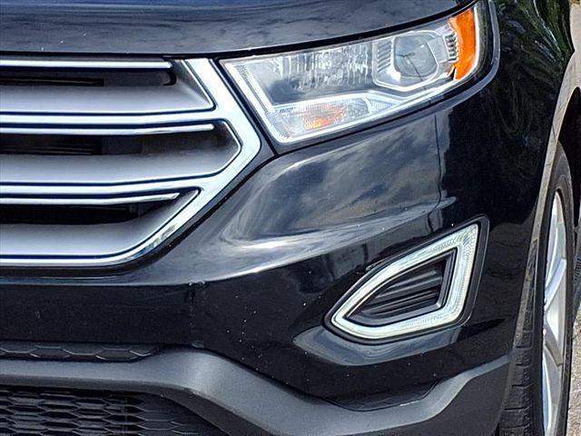 Photo of 2016 White Platinum Metallic Tri-Coat Ford Edge