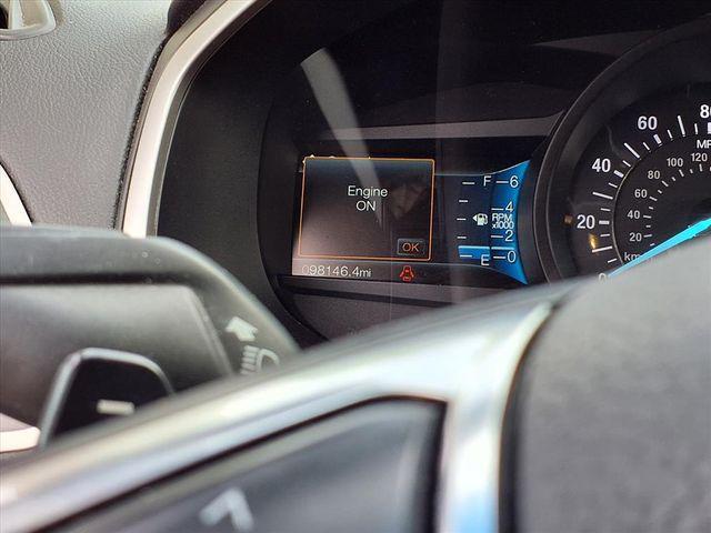 Photo of 2016 White Platinum Metallic Tri-Coat Ford Edge