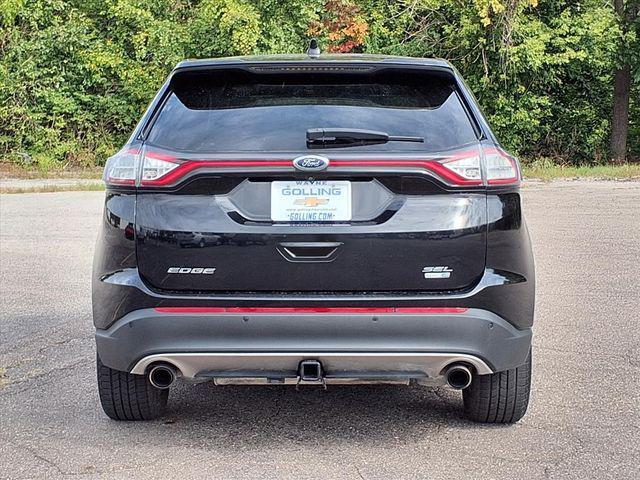 Photo of 2016 White Platinum Metallic Tri-Coat Ford Edge