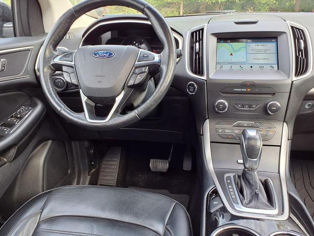 Photo of 2016 White Platinum Metallic Tri-Coat Ford Edge