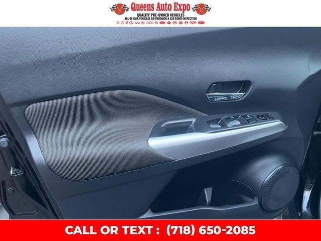 Photo of 2020 Super Black Nissan Kicks