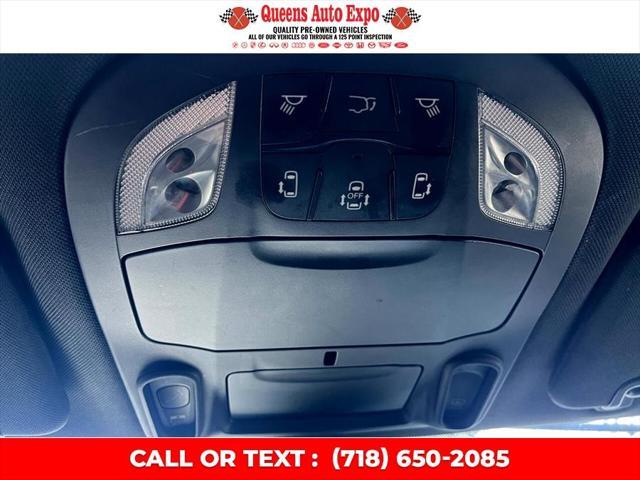 Photo of 2022 Granite Crystal Metallic Clearcoat Chrysler Pacifica