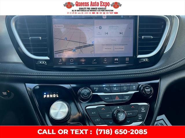 Photo of 2022 Granite Crystal Metallic Clearcoat Chrysler Pacifica