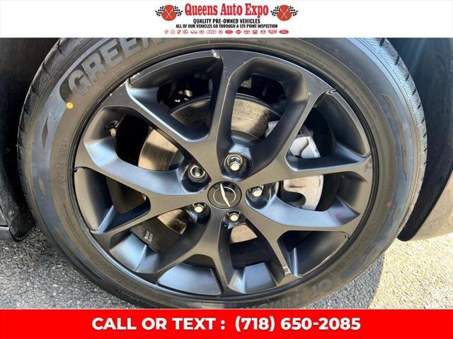 Photo of 2022 Granite Crystal Metallic Clearcoat Chrysler Pacifica