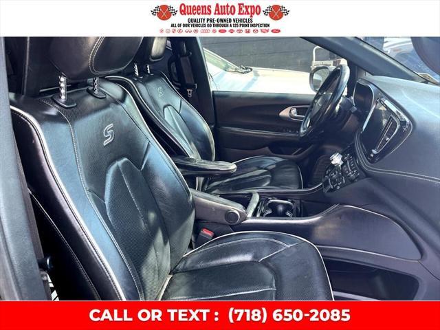 Photo of 2022 Granite Crystal Metallic Clearcoat Chrysler Pacifica